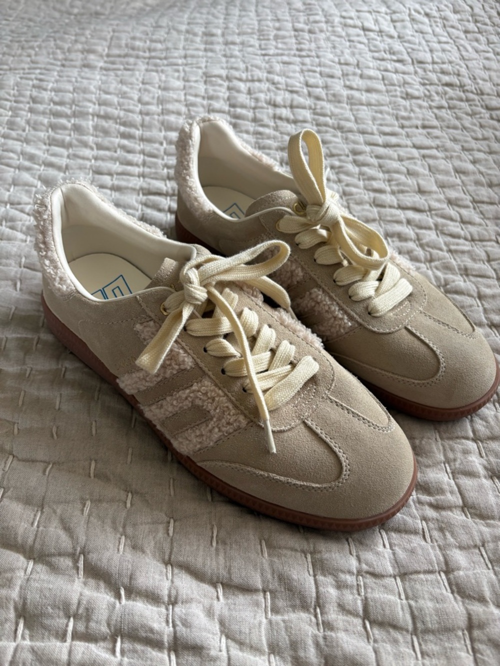 NWOB Back 70 Cloud 6N in Beige Beige Sneakers size 39